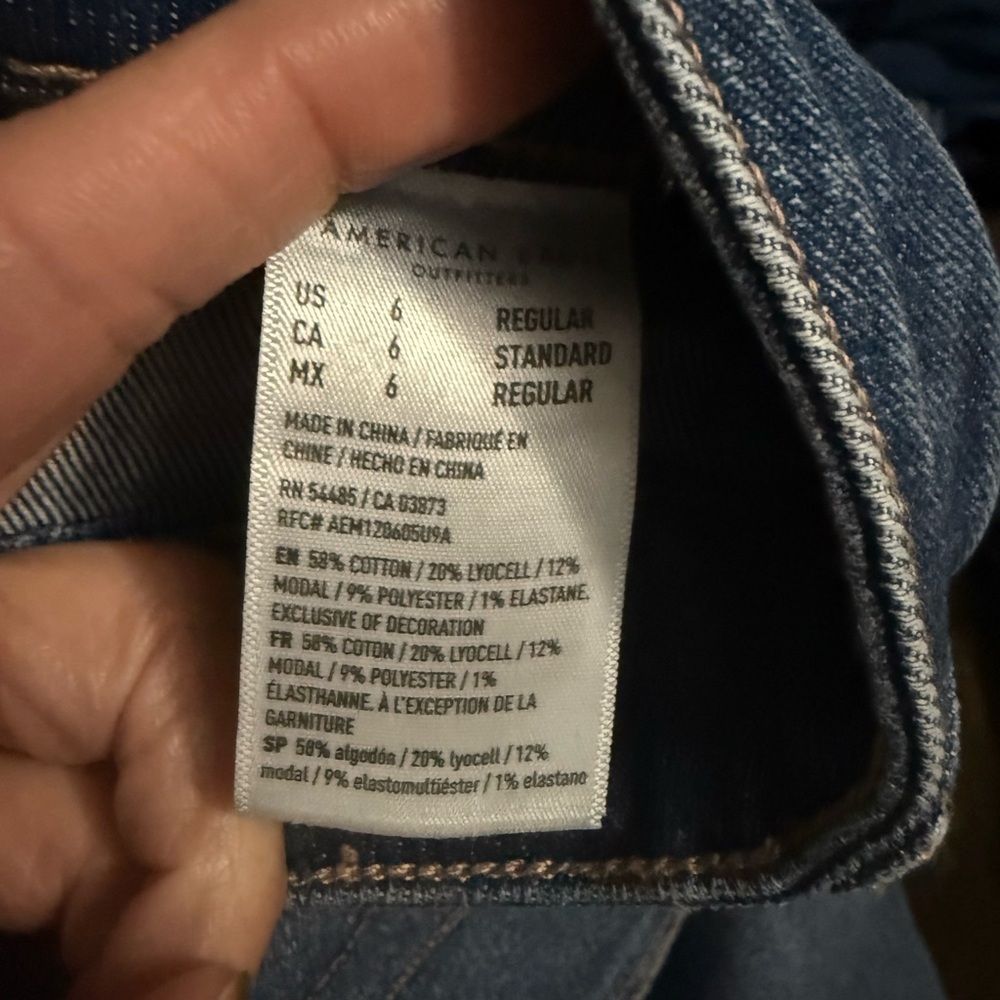 American Eagle Outfitters Women's Ripped Dark Blue Skinny Jeans - Picture 12 of 12
